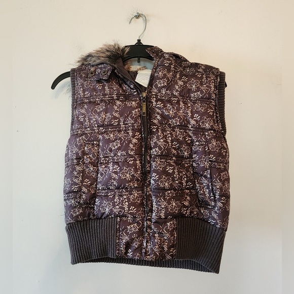 Maurices fur lined good puffer vest Size small - Picture 1 of 3